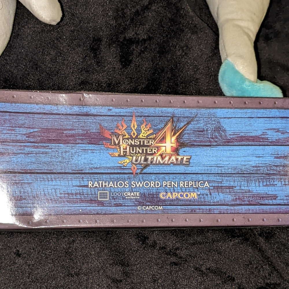 Monster Hunter Rathalos Sword Pen - Picture 4 of 5